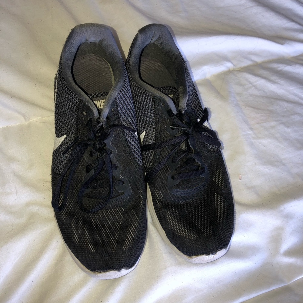 Black Nike Sneekers
